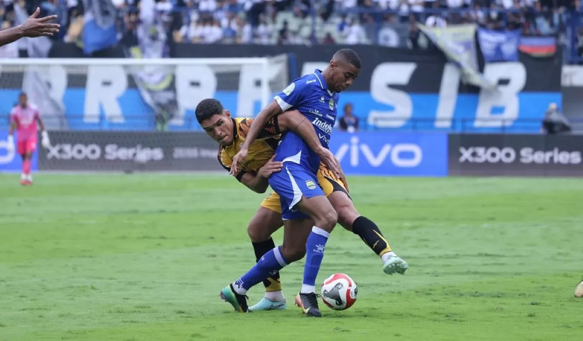 Aksi Uilliam Barros di laga Persib vs Persija di pekan ke-17 Super League 2025/26 (Persib/Barly)