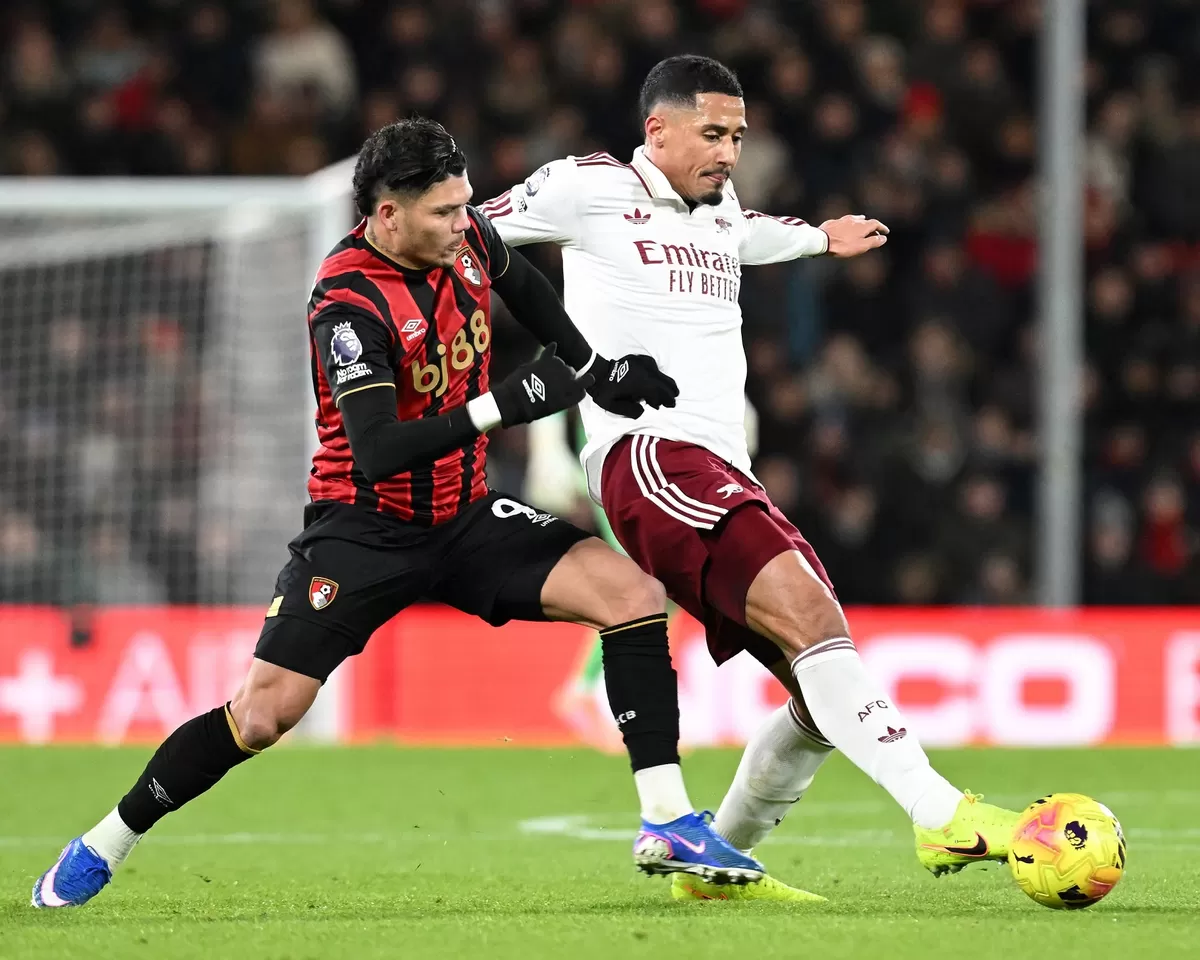 William Saliba diragukan tampil di leg pertama semifinal Piala Carabao melawan Chelsea.