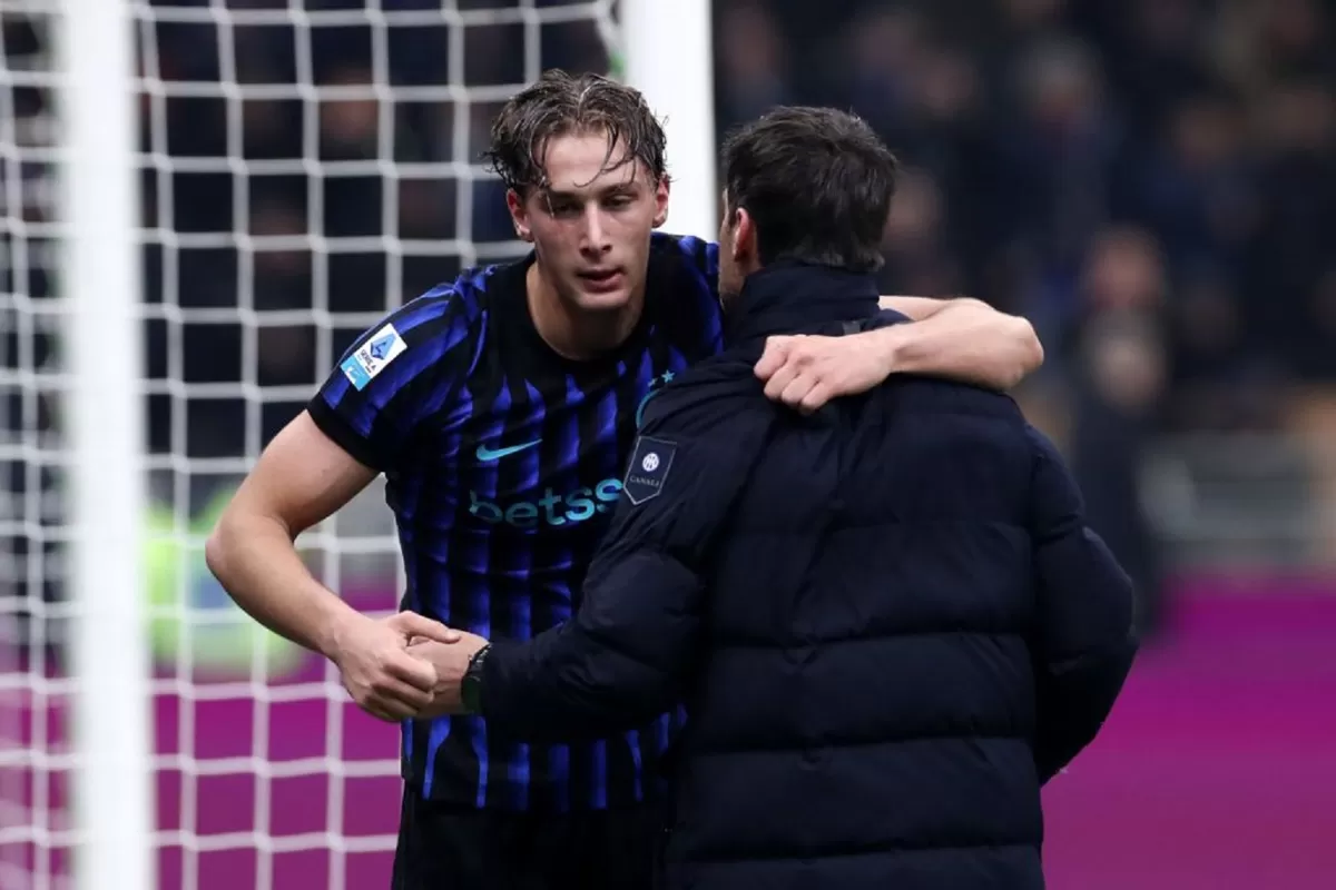 Francesco Pio Esposito mencetak gol tunggal kemenangan Inter atas Lecce.