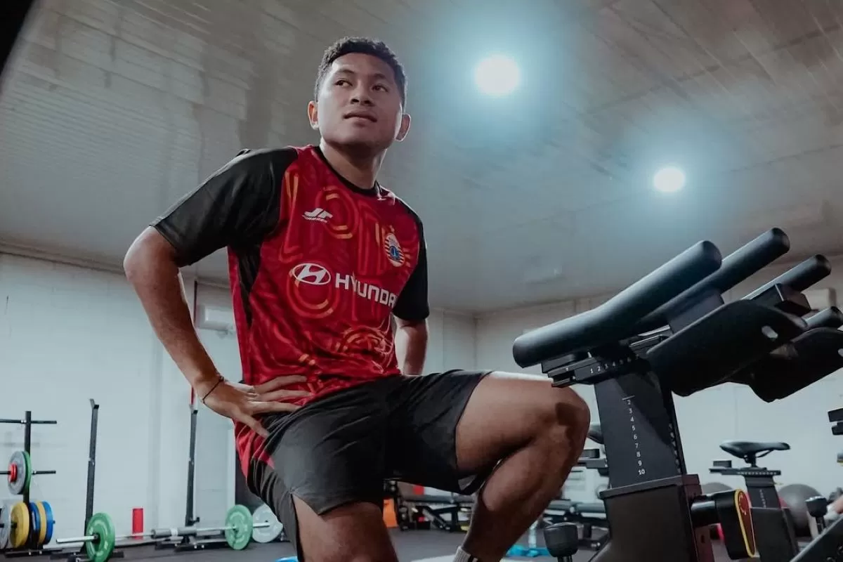 Fajar Fathurrahman resmi berseragam Persija untuk putaran kedua Super League 2025/26 (Persija)