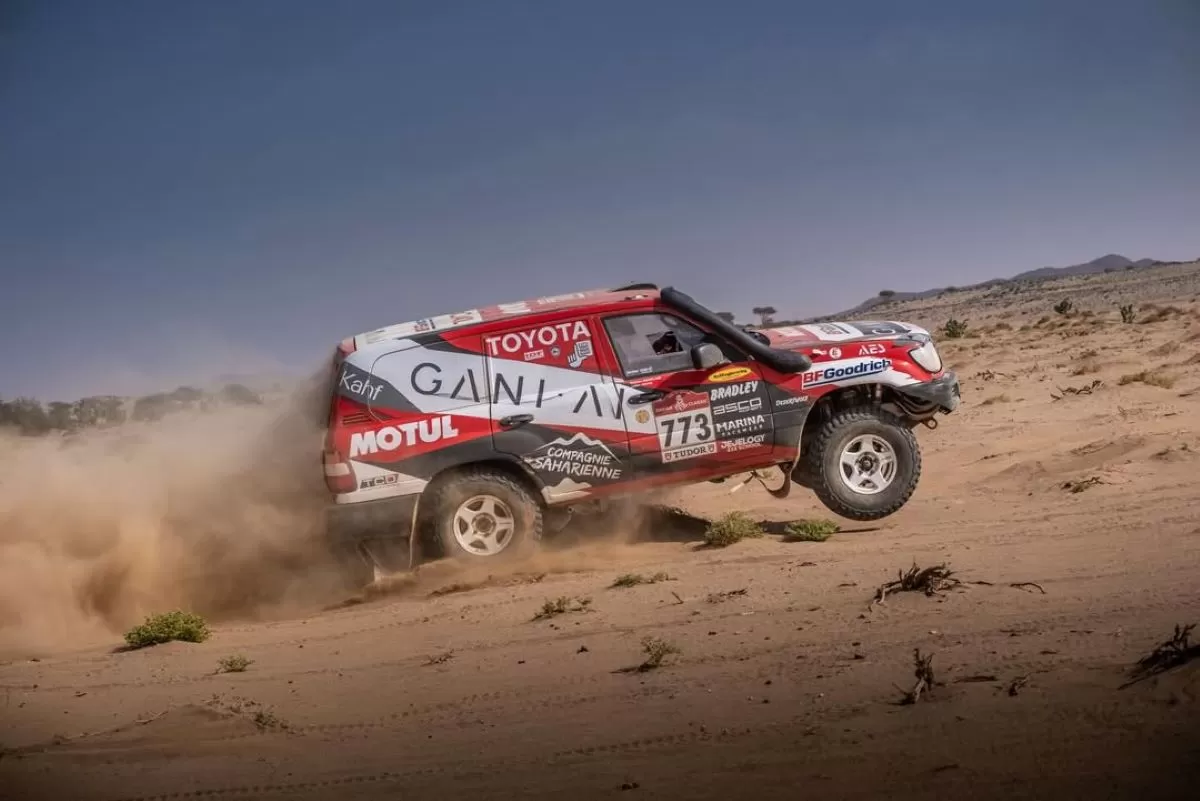 Aksi pembalap Indonesia Julian Johan di Reli Dakar 2026 (@compagnie.saharienne)