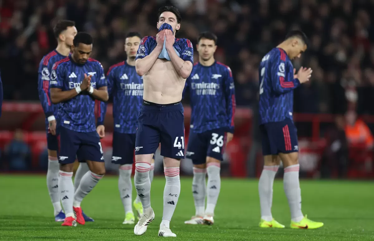 Pemain Arsenal meratapi setelah ditahan imbang tanpa gol oleh Nottingham Forest.