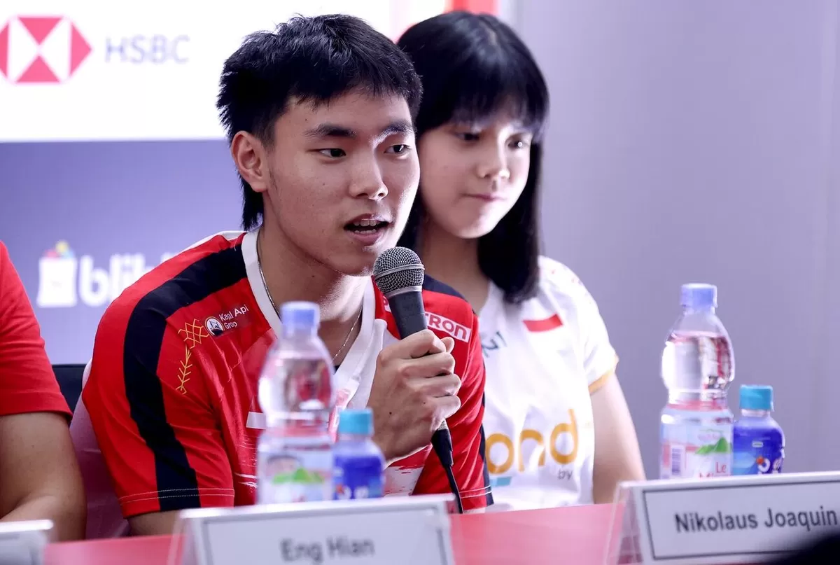 Pemain muda Indonesia, Nicholas Joaquin dalam jumpa pers Indonesia Masters 2026, di Istora Senayan, 19 Januari 2026, mengaku cukup terkejut dengan hasil undian ganda putra.  (PBSI)