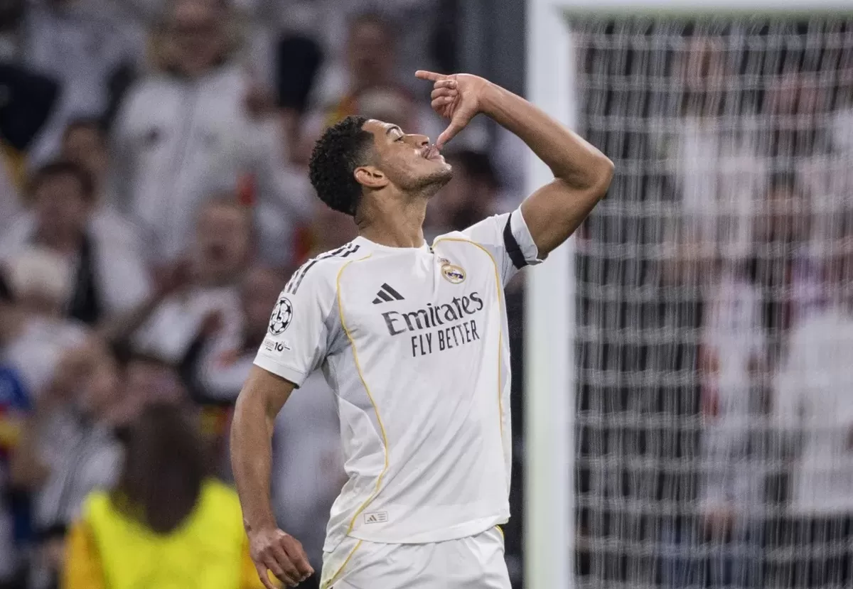 Selebrasi nakal Jude Bellingham usai mencetak gol dalam kemenangan 6-1 Real Madrid atas Monaco.