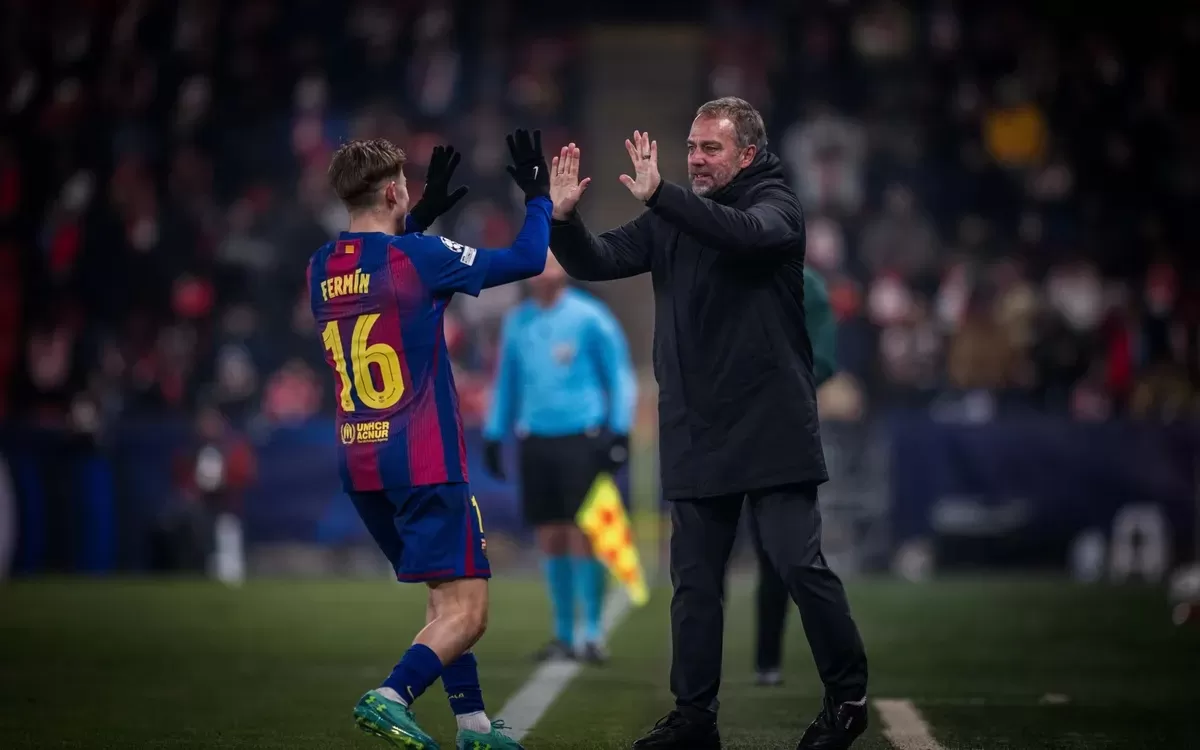 Hansi Flick lakukan tos dengan Fermin Lopez di laga melawan Slavia Praha  (Marc Graupera - FC Barcelona)