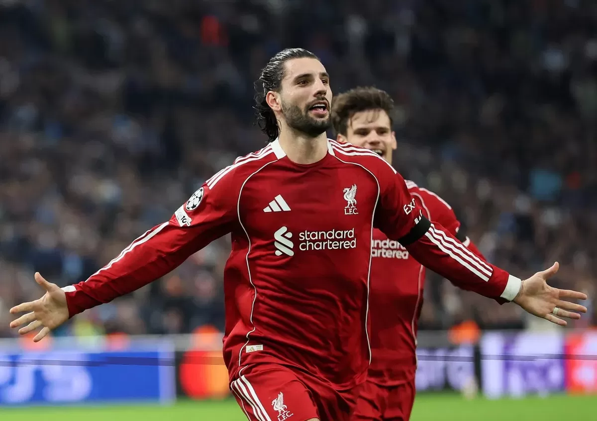 Dominik Szoboszlai membuka keran gol kemenangan 3-0 Liverpool atas Marseille.