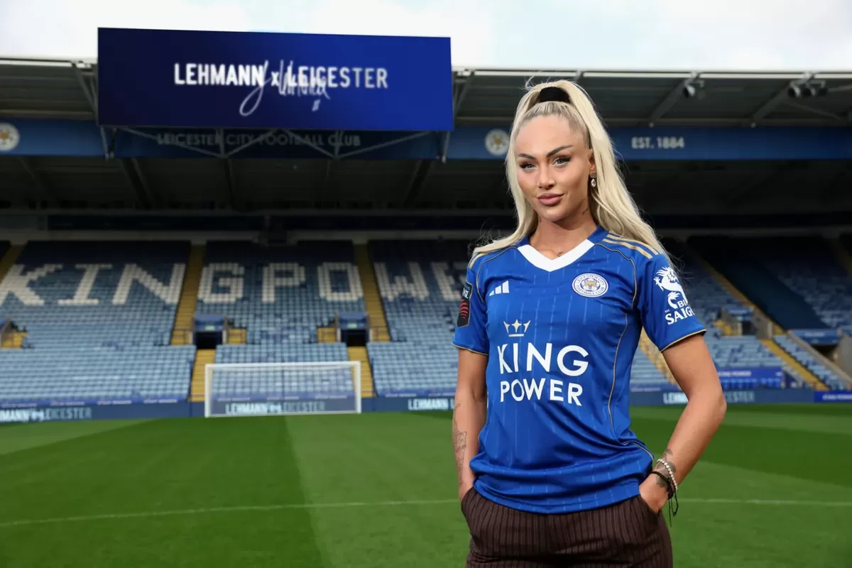 Alisha Lehmann menandatangani kontrak dengan Leicester dua setengah tahun.