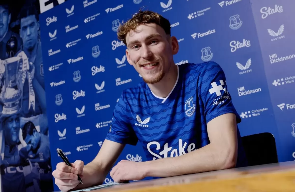 Everton kunci gelandang serba bisa James Garner dengan kontrak panjang (Everton)