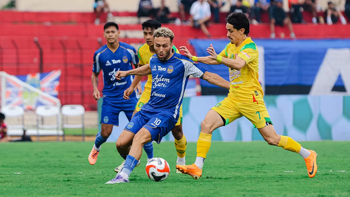 Pertandingan PSIM versus Persebaya pada pekan ke-18 Super League 2025/26. (I.League)