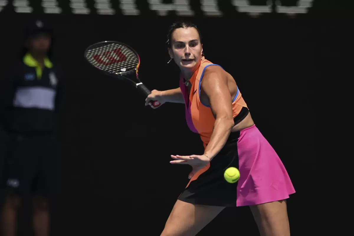 Aryna Sabalenka diminta melepas pakaian di Australia Open.