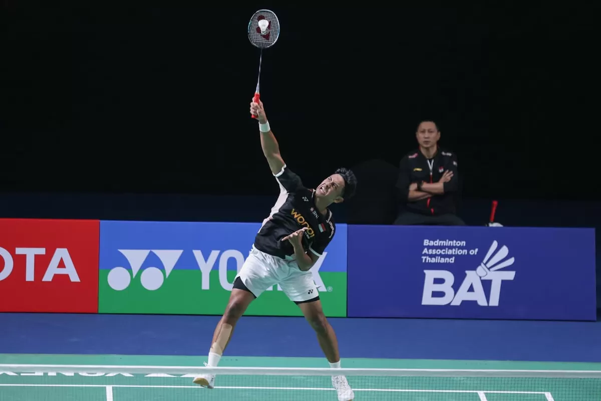 Meski tidak dalam kondisi prima, tunggal putra Indonesia, Alwi Farhan melaju ke babak kedua Thailand Masters 2026. (PBSI)