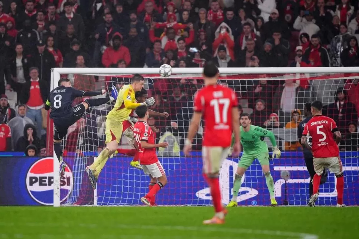 Kiper Benfica Trubin cetak gol ke gawang Real Madrid di matchday 8 Liga Champions 2025/26 (UEFA)