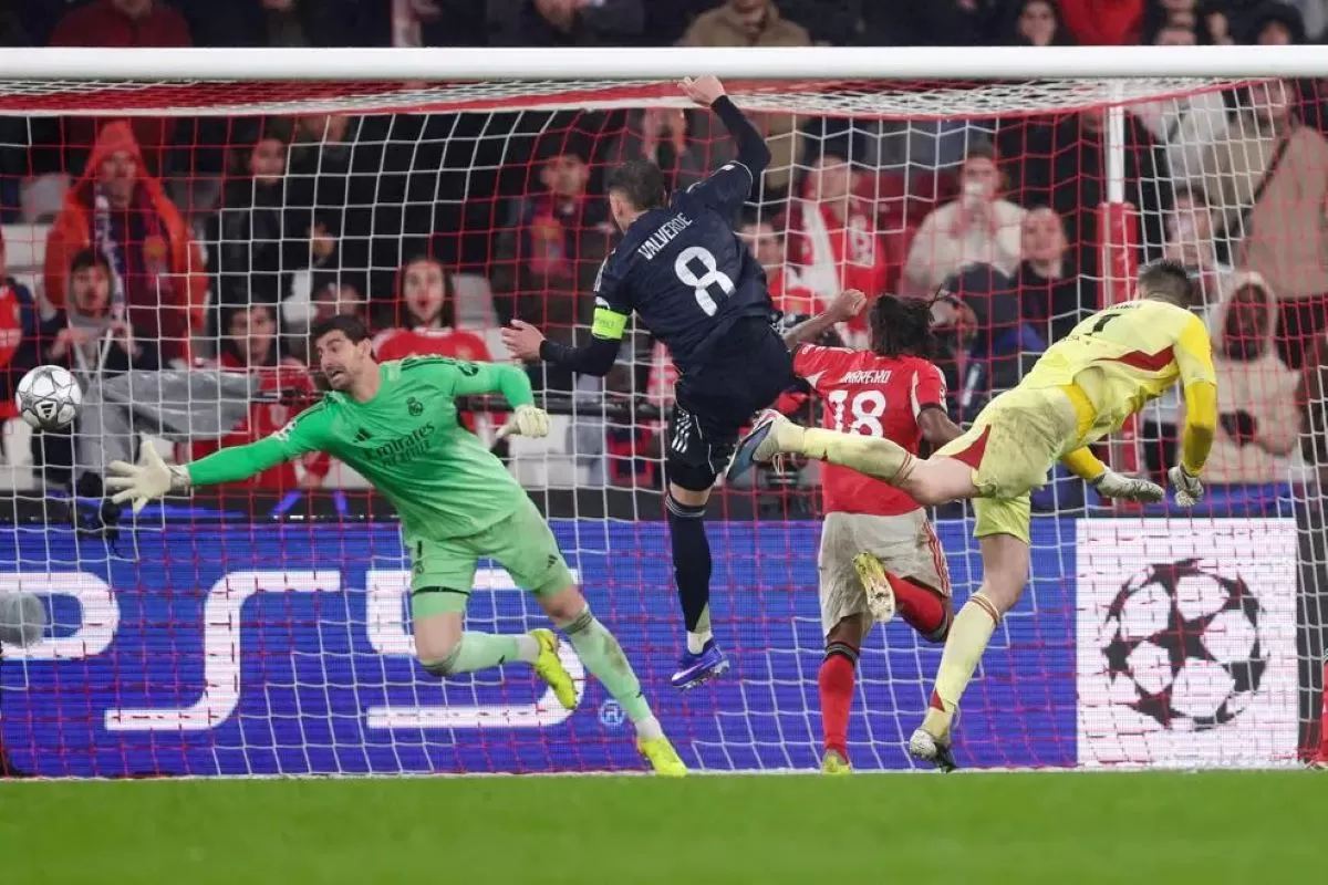 Detik-detik gol kiper Anatoliy Trubin (kanan) ke gawang Real Madrid di matchday 8 Liga Champions 2025/26 (UEFA)