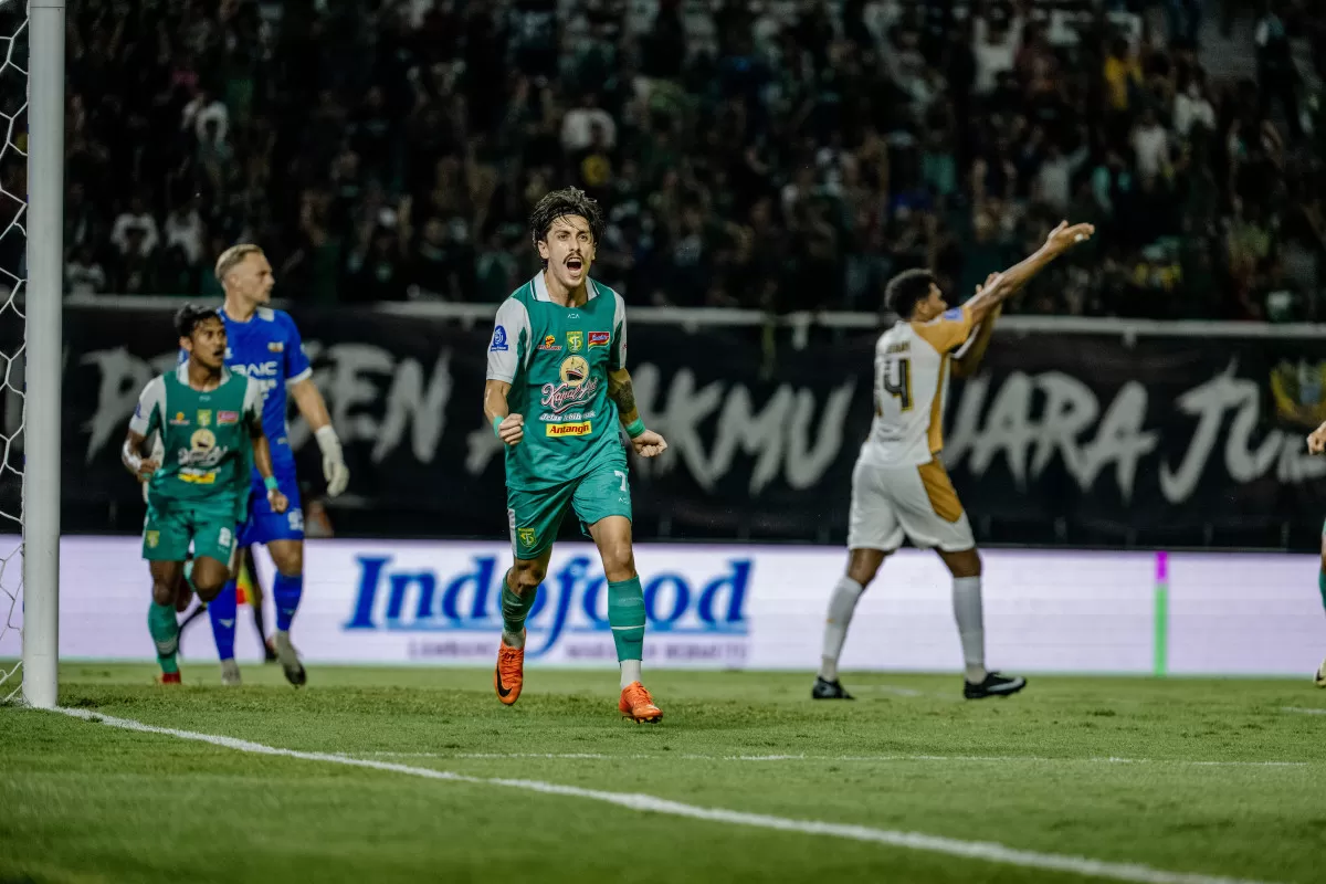 Pertandingan Persebaya versus Dewa United pada pekan ke-19 Super League 2025/26. (Persebaya)