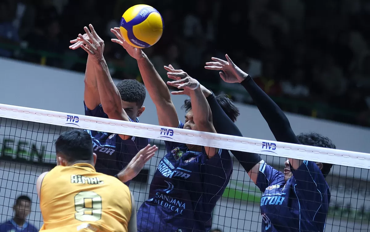 Juara bertahan kompetisi ini hanya membutuhkan dua set lagi untuk memastikan langkah ke empat besar setelah menaklukkan Surabaya Samator 3-0 (25-20, 26-24, 25-12) pada lanjutan Proliga 2026. (PBVSI)