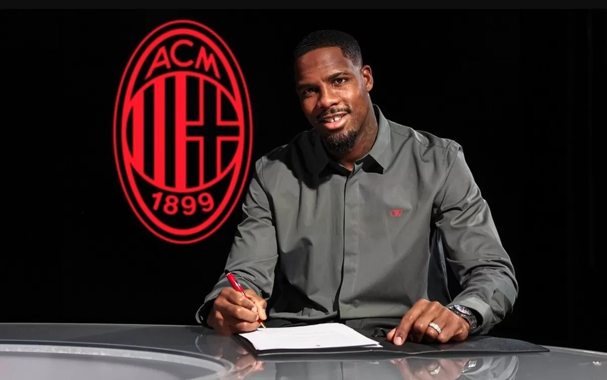 Penjaga gawang AC Milan, Mike Maignan. (AC Milan)