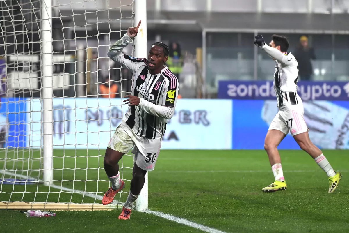 Jonathan David dari Juventus merayakan gol keempat timnya dalam pertandingan Serie A melawan Parma.