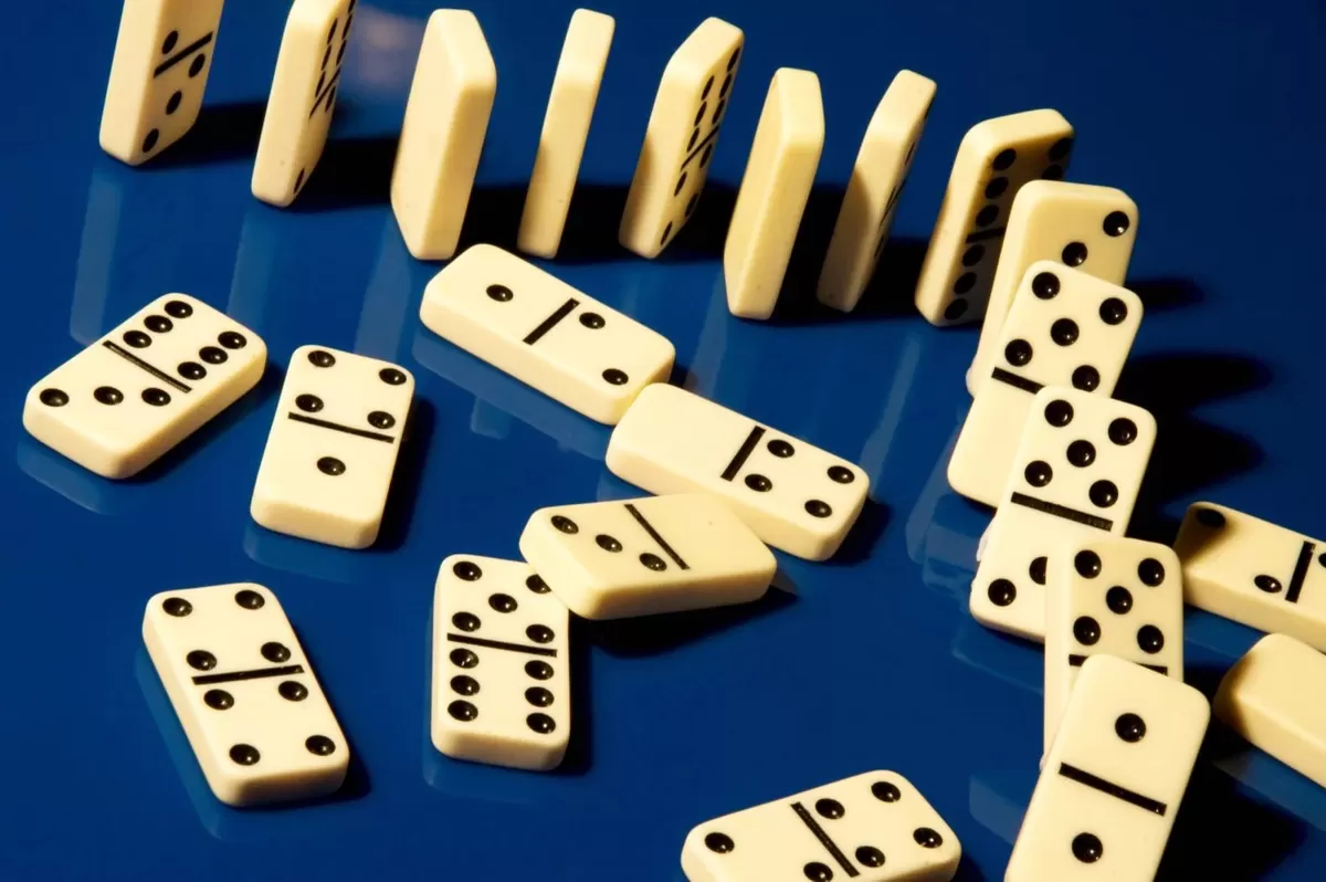 Permainan domino telah lama terkenal karena keseruannya.