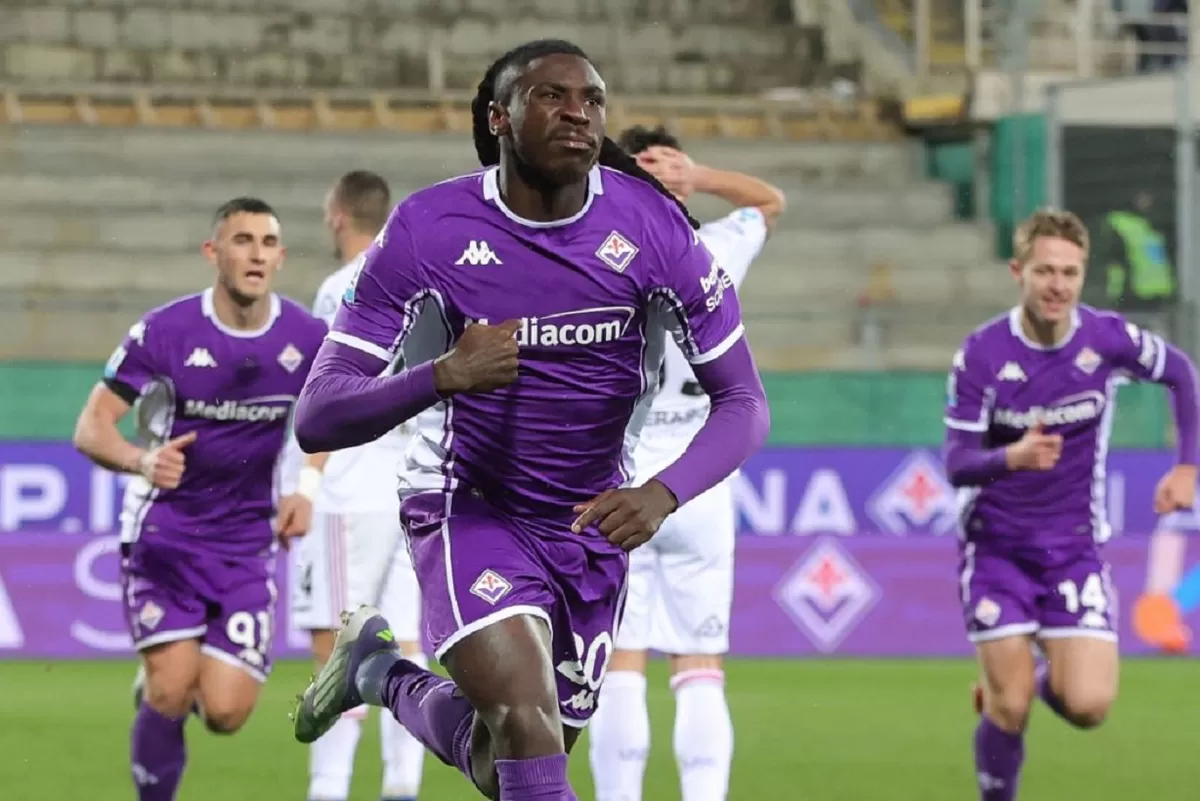 Moise Kean dari ACF Fiorentina merayakan setelah mencetak gol
