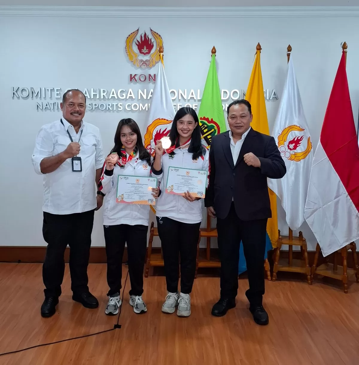 Sindhytyas Putri Vendhayana dan Chavella Teyza Putri Vendhayana resmi meraih perunggu PON XXI Aceh-Sumut.