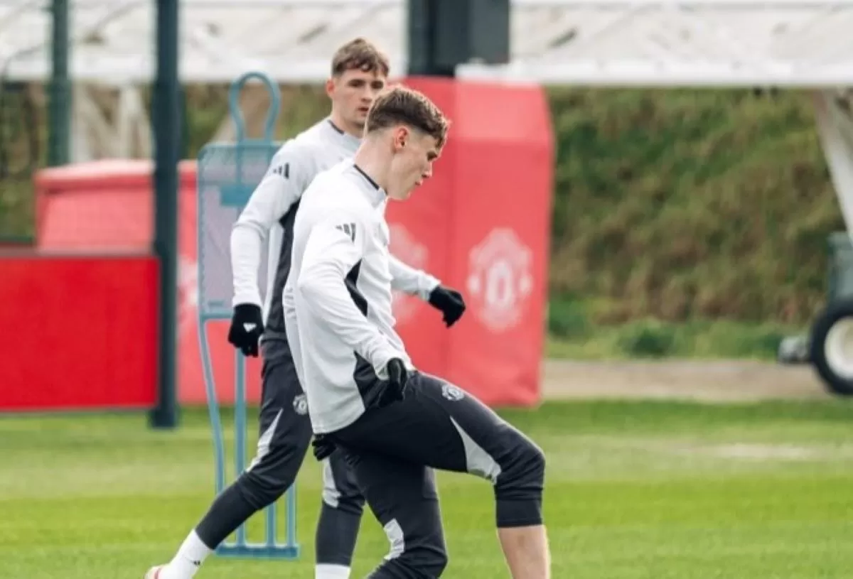 Pemain muda Jack Moorhouse terlihat berlatih bersama skuat utama Manchester United (Manchester United)