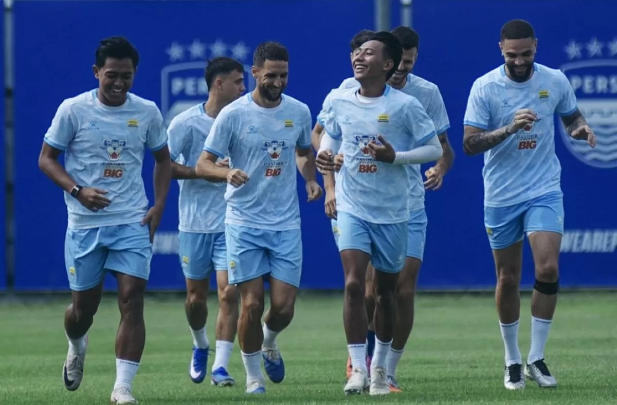 Skuat Persib jalani latihan jelang laga melawan Malut United FC (Persib)
