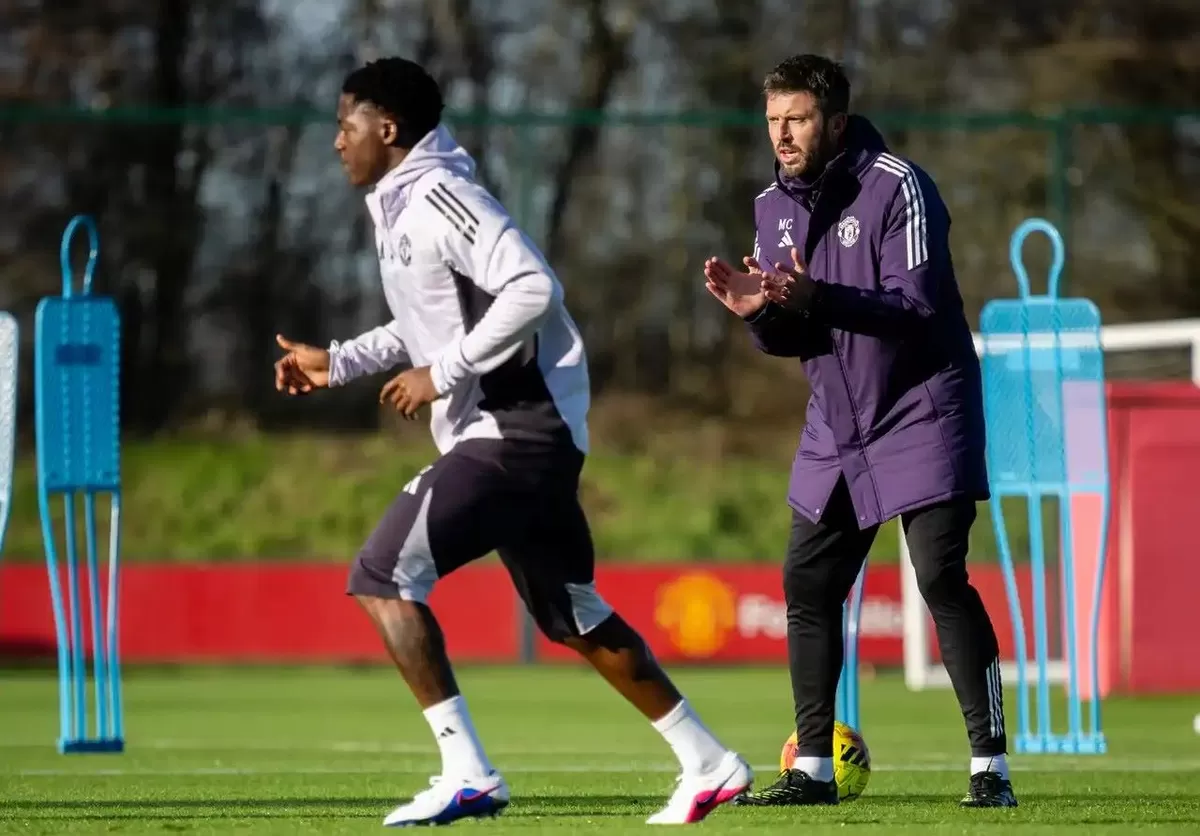 Michael Carrick saat melatih pemain Manchester United (Manchester United)