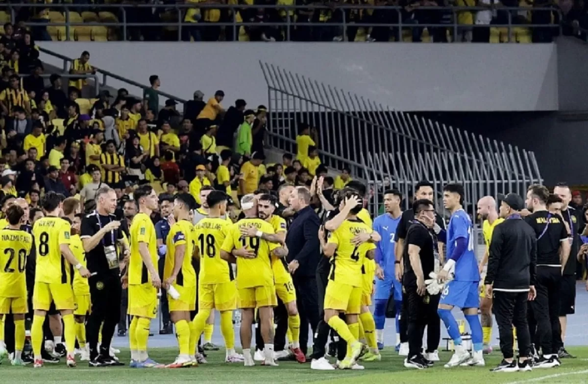 Sepak bola Malaysia berisiko diskors oleh badan pengatur sepak bola dunia (FIFA).