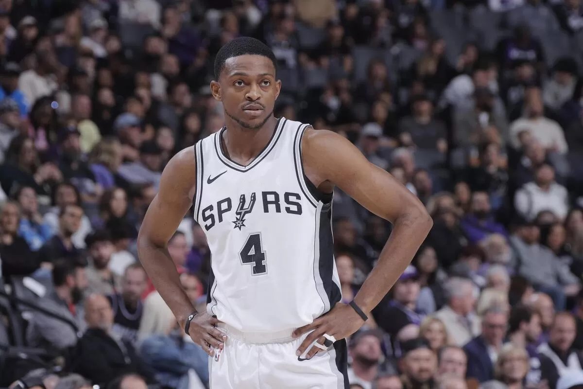 Pemain San Antonio Spurs, De' Arron Fox menggantikan posisi Giannis Antetokounmpo yang mengalami cedera untuk tampil pada NBA All-Star Game 2026.  (CBS Sports)