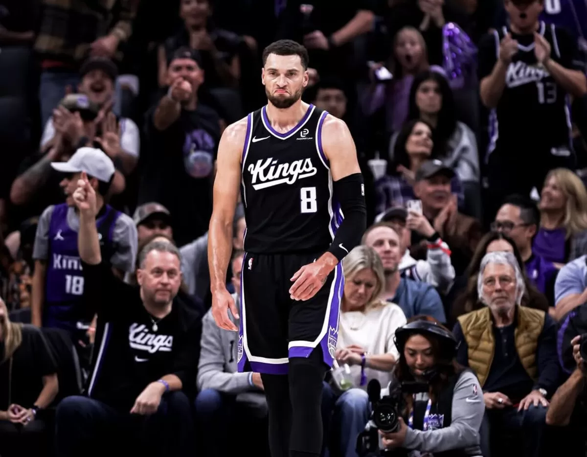 Guard Sacramento Kings, Zach LaVine akan mengakhiri musim NBA 2025-26 lebih awal. Ia harus menjalani operasi tangan usai jeda All-Star.  (CBS Sports)