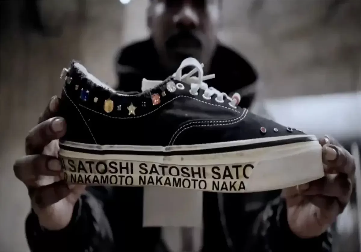 dimanfaatkan Vans dengan merilis kolaborasi terbaru Satoshi Nakamoto x Vans Era 95 "Lucky Charms" secara eksklusif di Los Angeles jelang NBA All-Star Weekend. (sneakernews)