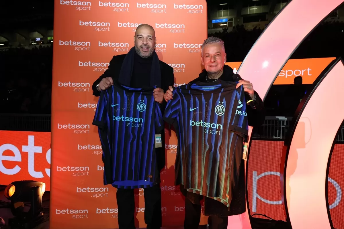Adriano dan Roberto Baggio hadir di laga Inter Milan vs Juventus di matchday 25 Serie A 2025/26 (Inter Milan)