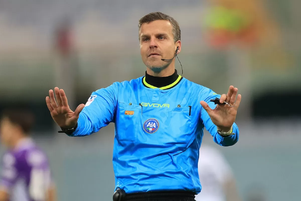 Reaksi wasit Federico La Penna selama pertandingan Serie A antara Inter dan Juventus.