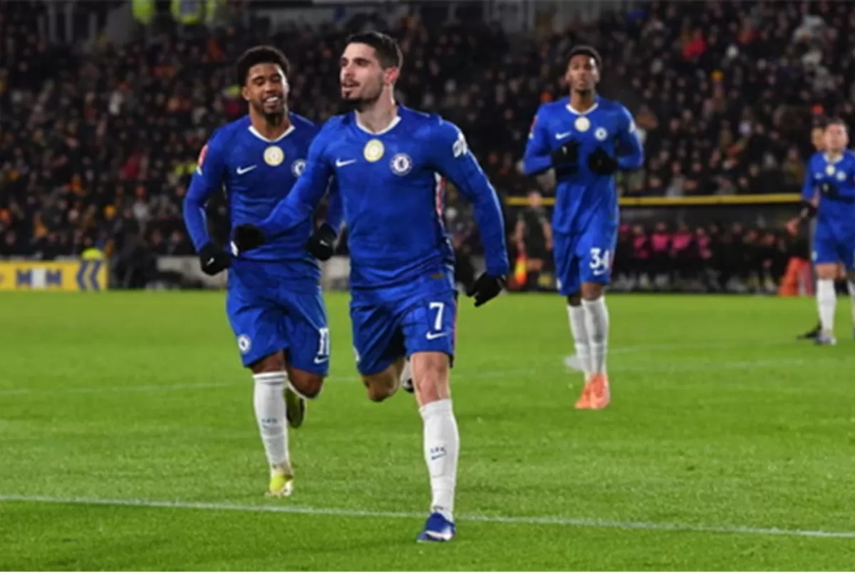 Pedro Neto mencetak hattrick untuk membantu Chelsea mengalahkan Hull City 4-0.