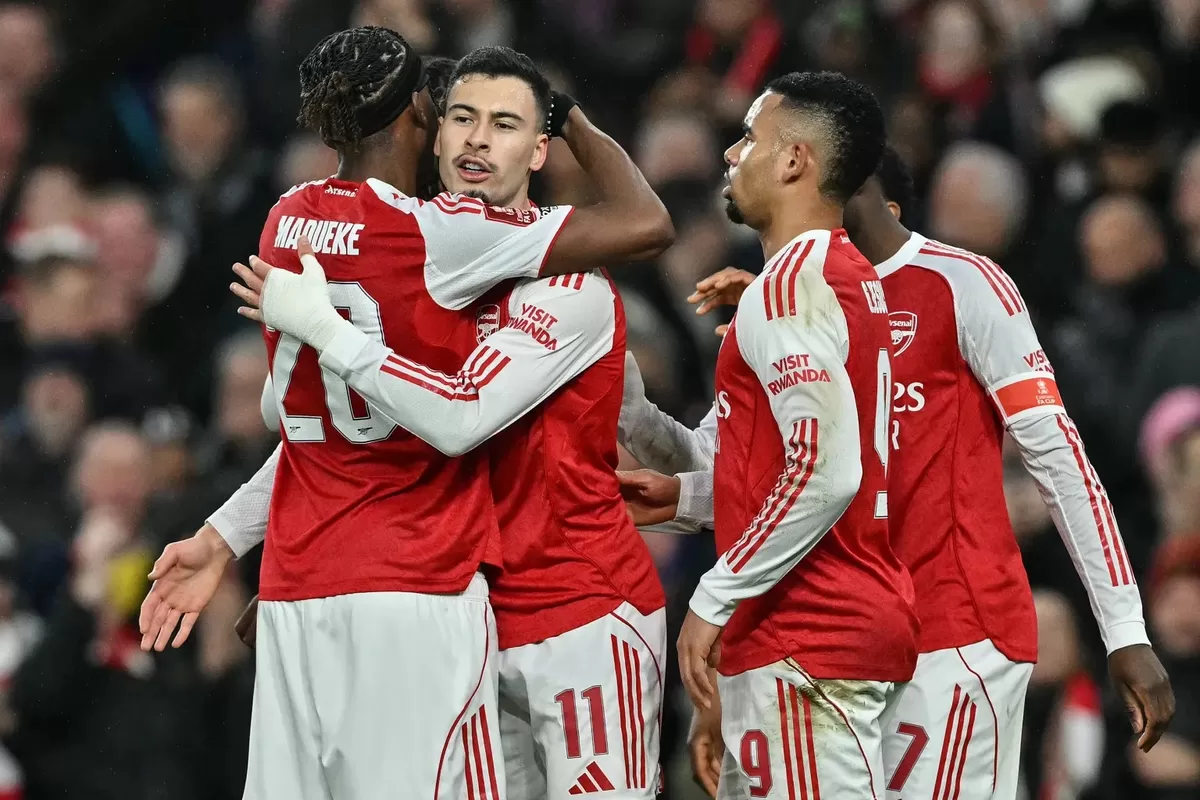Arsenal mengamuk di Emirates Stadium dengan membekuk juara bertahan Piala FA Wigan 4-0.