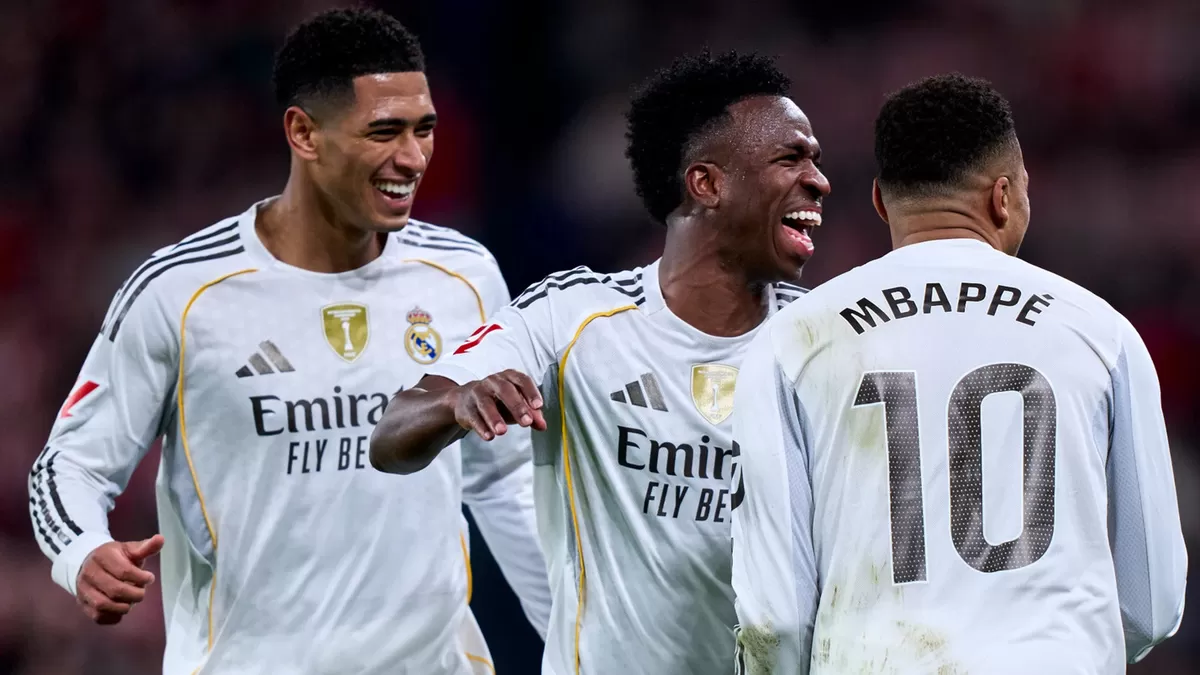 Vinicius Junior (tengah) berperan sebagai agen untuk Real Madrid.  ( Diego Souto)