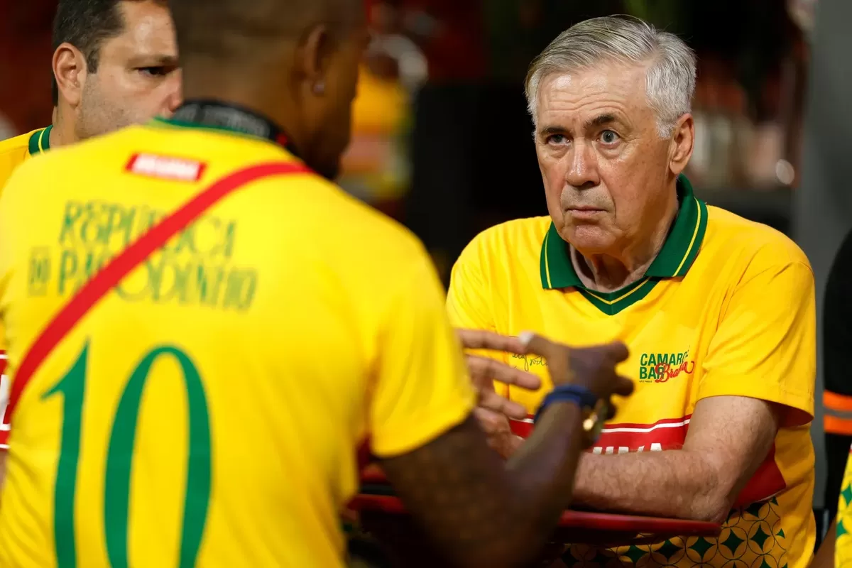 Carlo Ancelotti menikmati kehidupan baru di Brasil.