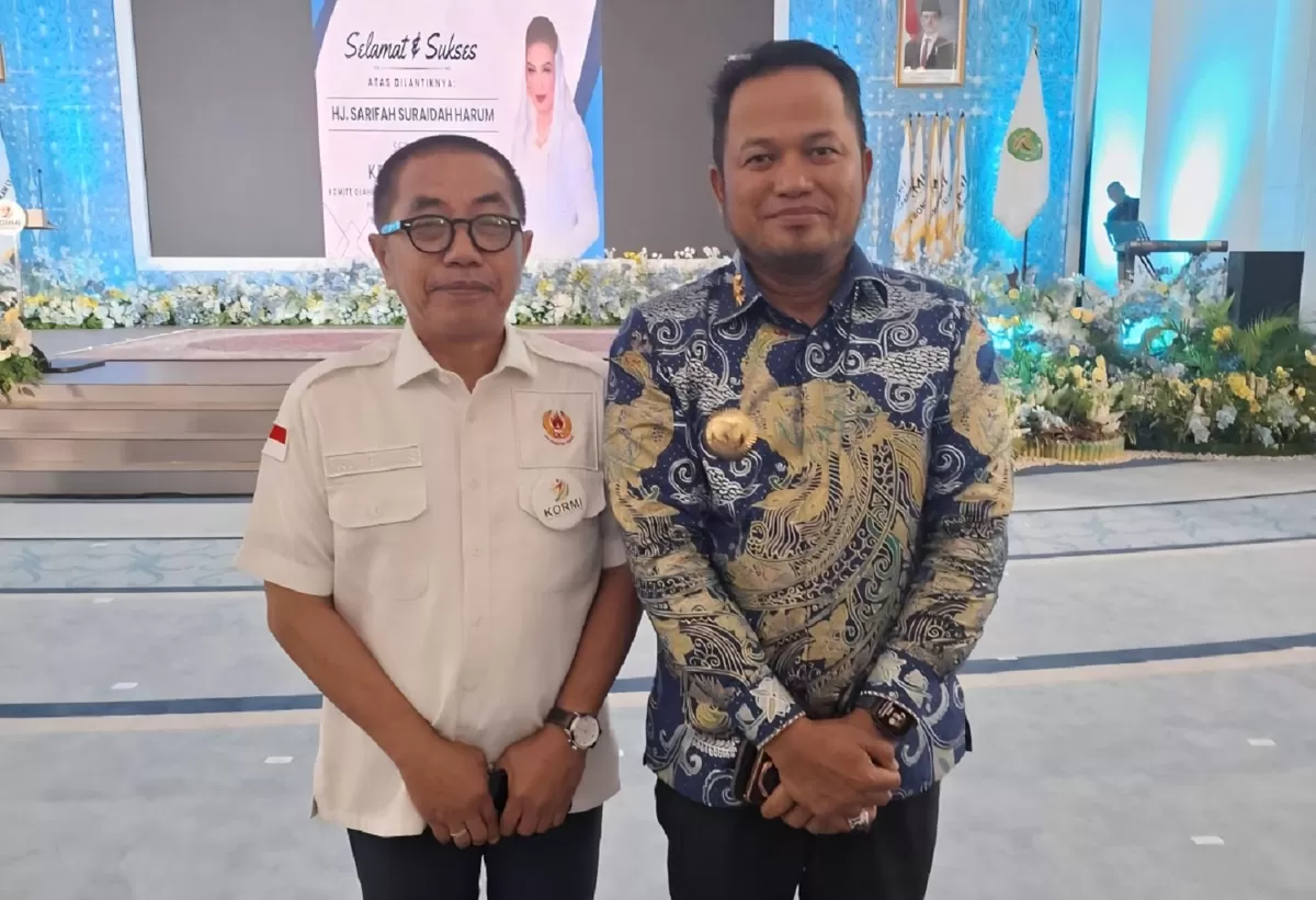 Ketua KONI Kalimantan Timur Rusdiansyah Aras (kiri) bertemu Gubernur  Rudy Mas&rsquo;ud menyampaikan rencana Musorprov 2026.