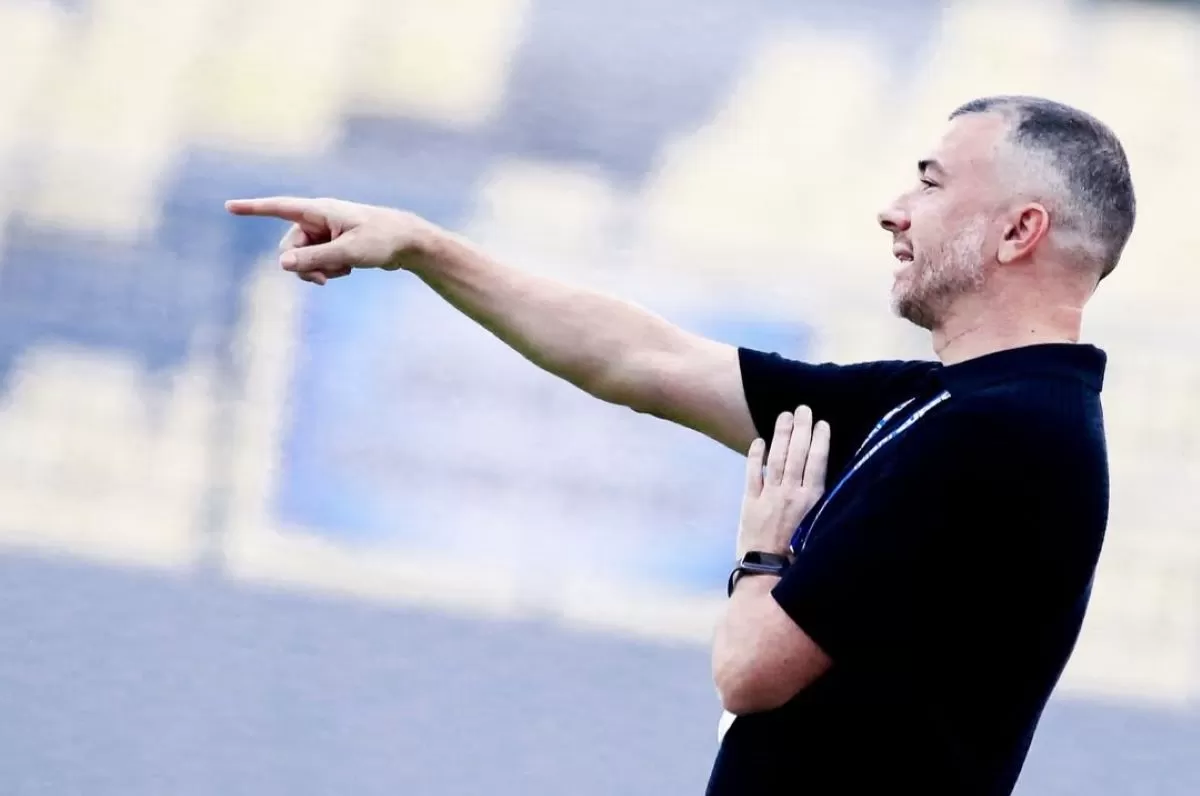 Pelatih Persik Kediri Marcos Reina fokus perbaiki lini pertahanan skuat Macan Putih. (Persik Kediri)