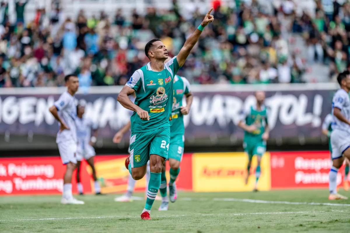 Pemain Persebaya Lelo Lelis (Persebaya)