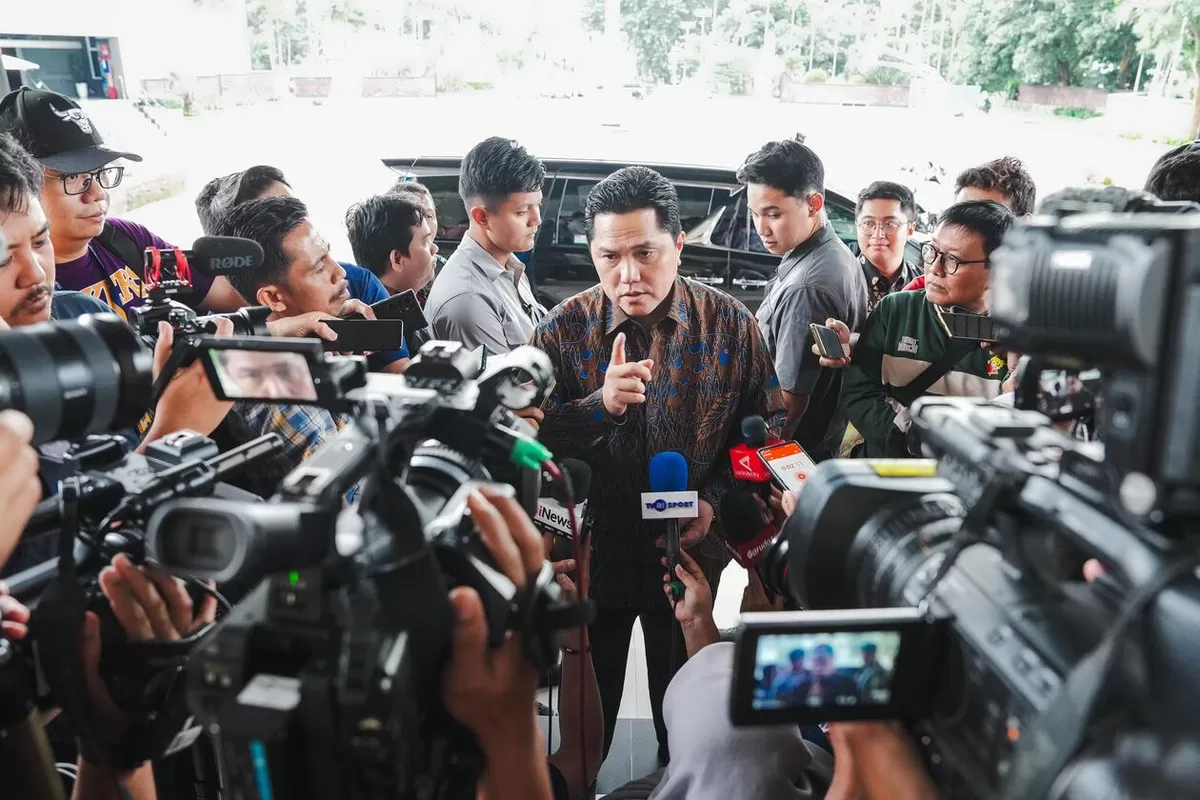Menpora Erick Thohir memberikan keterangan kepada media di Kemenpora, Jumat, 20 Februari 2026. (KEMENPORA)