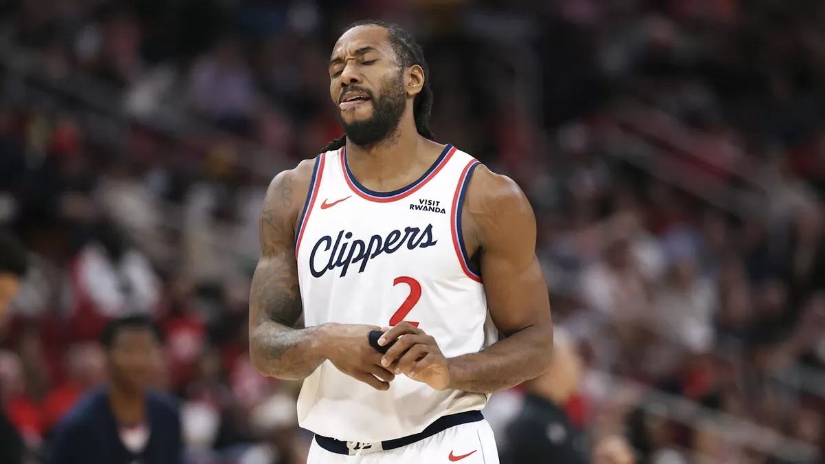 Pemain Los Angeles Clippers, Kawhi Leonard dihadapkan akan cedera kaki jelang laga melawan Orlando Magic akhir pekan ini.  (sportsillustrated)