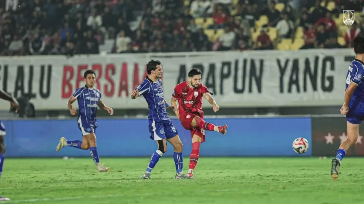 Persis Solo vs PSBS Biak (Biru) bermain imbang di pekan ke-22 Super League 2025/26 (Persis Solo)