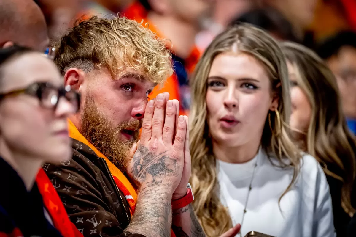 Baru-baru ini Jake Paul berada di Olimpiade Musim Dingin bersama Jutta Leerdam, menyemangatinya.