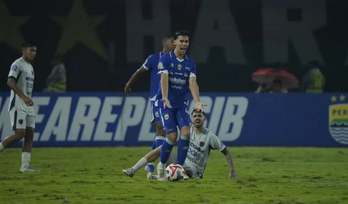 Pemain anyar Persib Bandung, Dion Markx melakoni debutnya di Liga Indonesia saat menghadapi Persita Tangerang, 22 Februari kemarin, di GBLA.  (Persib)