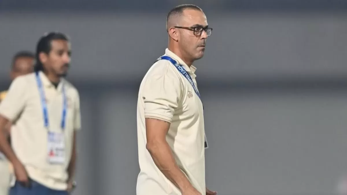 Pelatih Borneo FC Fabio Lefundes saat memimpin sesi latihan jelang laga melawan Persib Bandung. (I.League)