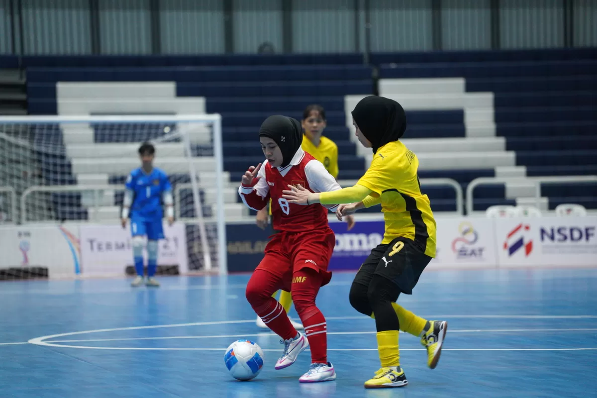                             Timnas Futsal Putri Indonesia kini berada di ujung tanduk setelah hanya mampu meraih hasil imbang 4-4 kontra Malaysia dalam lanjuran Grup A Piala AFF Futsal Wanita 2026.   (FFI)