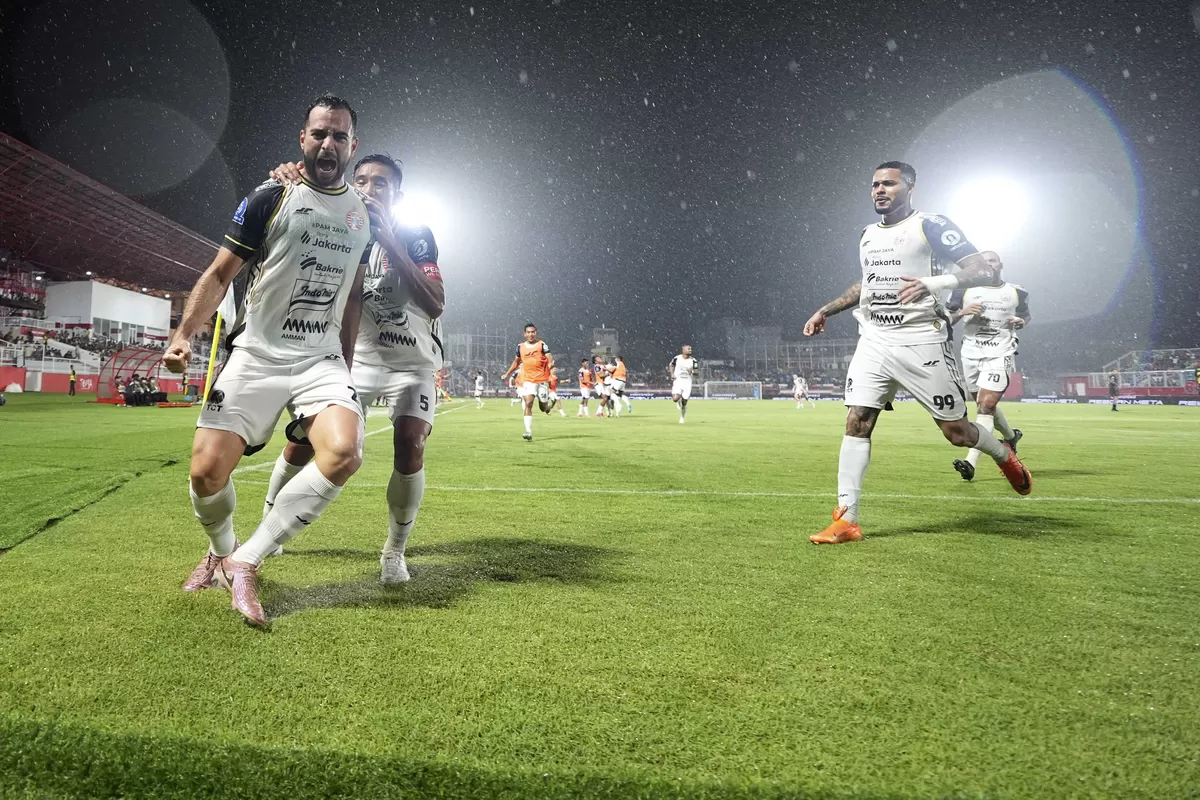 Para pemain Persija melakukan selebrasi usai cetak gol ke gawang Malut United. (Persija)