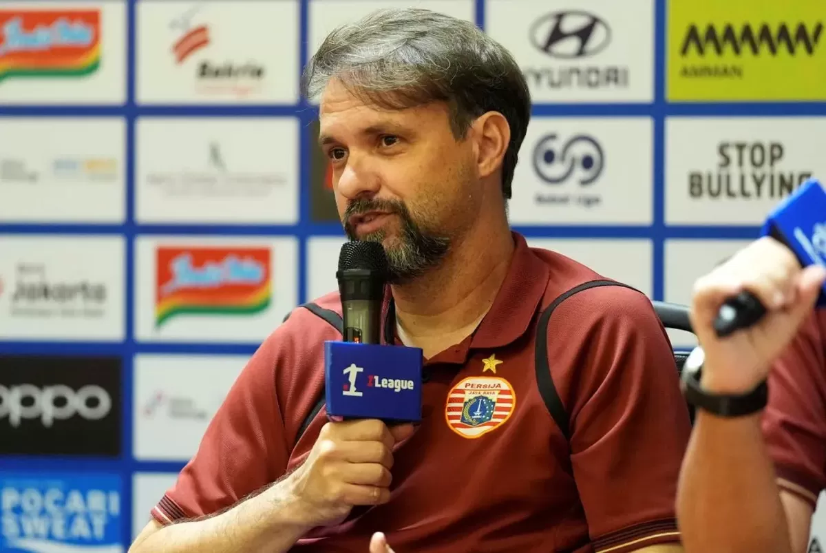 Pelatih Persija Jakarta Mauricio Souza mengaku tidak memikirkan revalitas di Super League 2025/2026, ia hanya fokus pada gelar juara musim ini.   (IG Persija)
