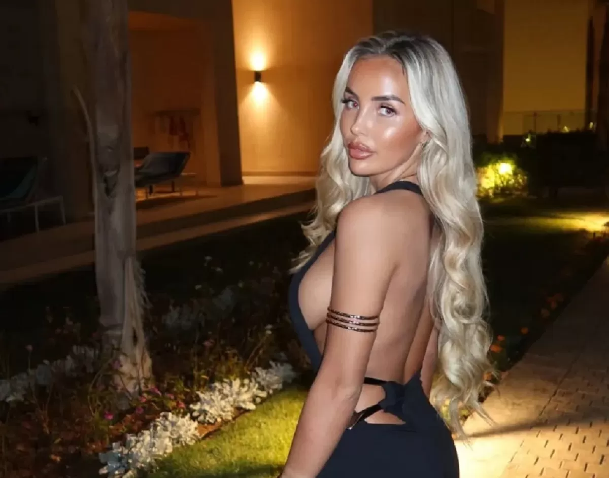 Olivia Holder menarik perhatian dengan mengunggah foto pakaian yang terbuka ke Instagram-nya. (instagram  @oliviajewellholder)